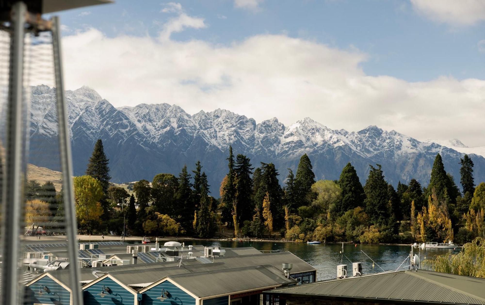 Standard King Room with Balcony and Mountain View